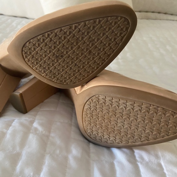 Michael Kors pumps size 7.5 patent leather - Picture 3 of 3